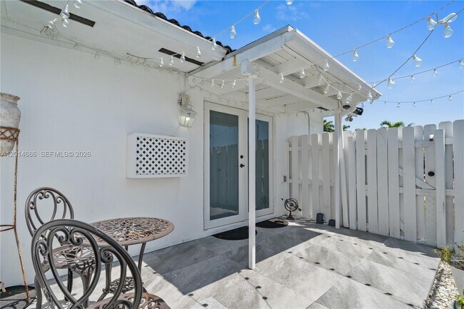 Building Photo - 1204 SW 143rd Ct