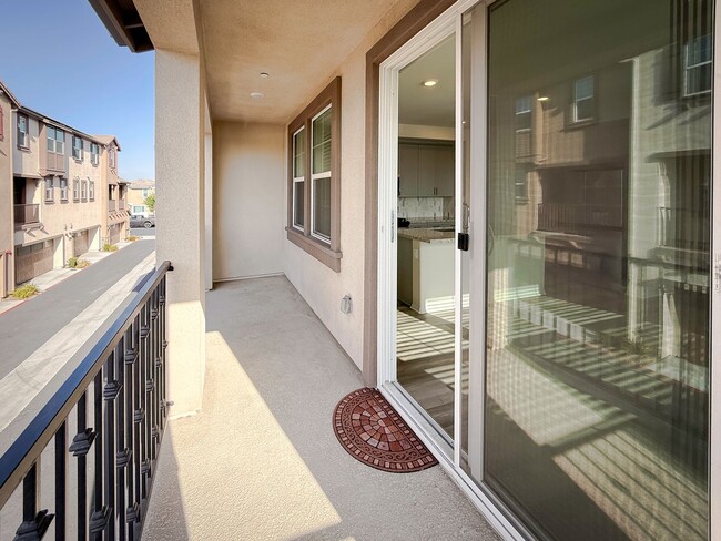 Building Photo - ~ AVAILABLE NOW ~ New Construction Home for Rent in the NEW Heirloom Farms Community in Temecula!