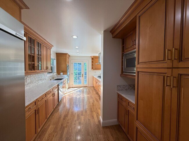 Building Photo - ? Elegant & Expansive Redwood City Home – ...