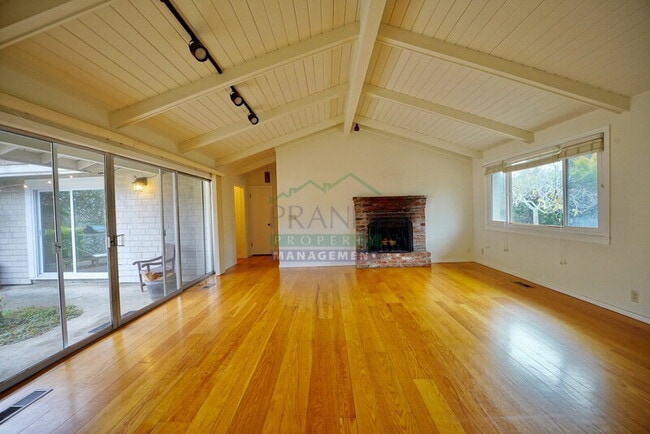 Building Photo - 893 Tiburon Blvd