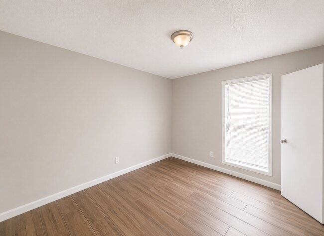Building Photo - Charming 4BR-1BA Home! MOVE-IN SPECIAL + FREE 50" SMART TV!