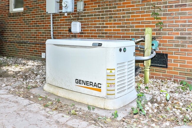 Building Photo - 1510 Crescent Dr