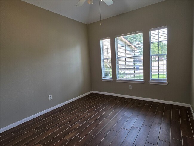 Building Photo - 7002 Plaza Del Sol Dr