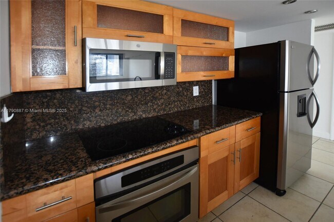 Primary Photo - 540 Brickell Key Dr
