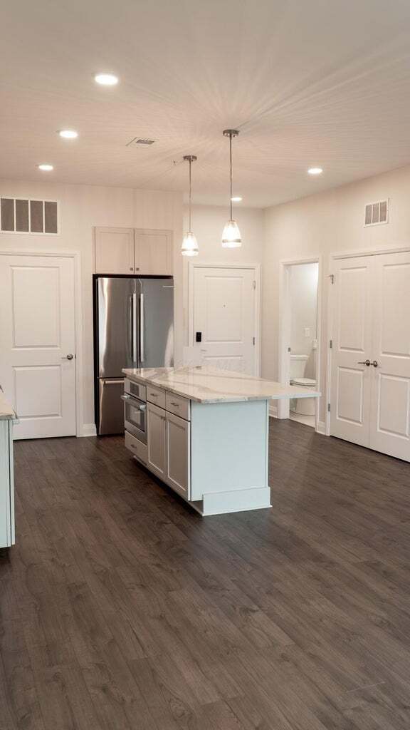 Building Photo - 6633 Dale Dr