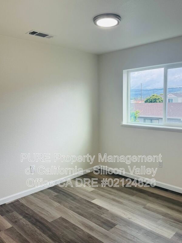 Building Photo - 545 California St