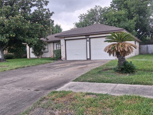 Primary Photo - 1402 River Rock Dr