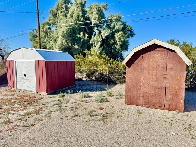 Building Photo - Updated 4 Bed 2 Bath Home!
