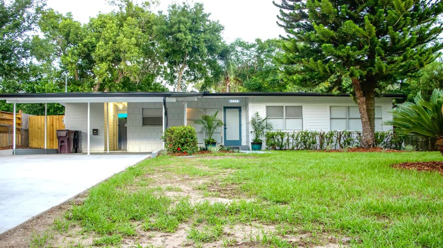 Building Photo - 3225 Pickfair St