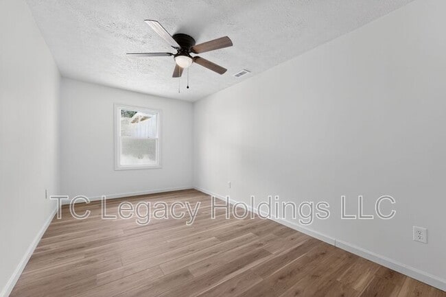 Building Photo - 218 George St