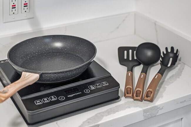 Building Photo - 542 Columbia Ave