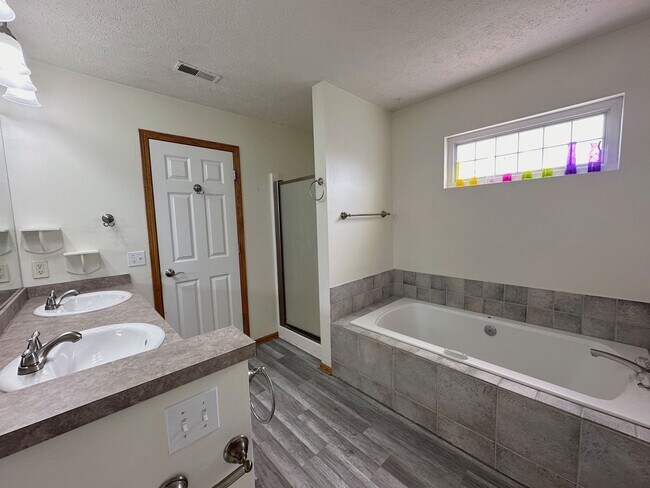 Building Photo - 8621 Lavender Cir