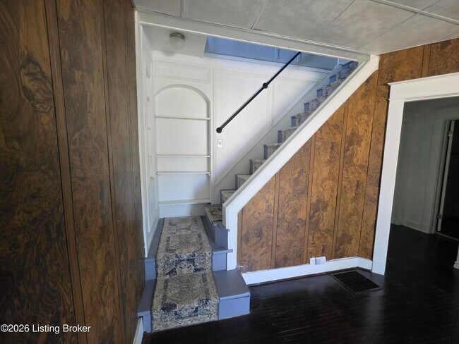 Building Photo - 321 S 39th St