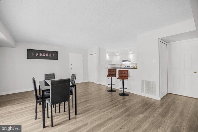 Building Photo - 3808 Laramie Pl