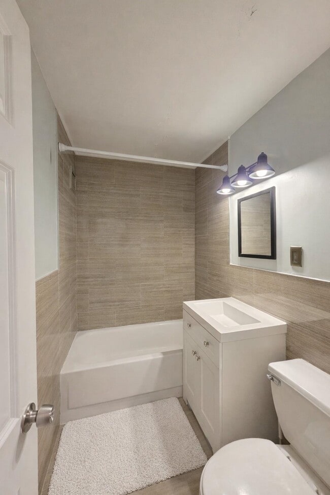 Building Photo - 135 Montgomery St