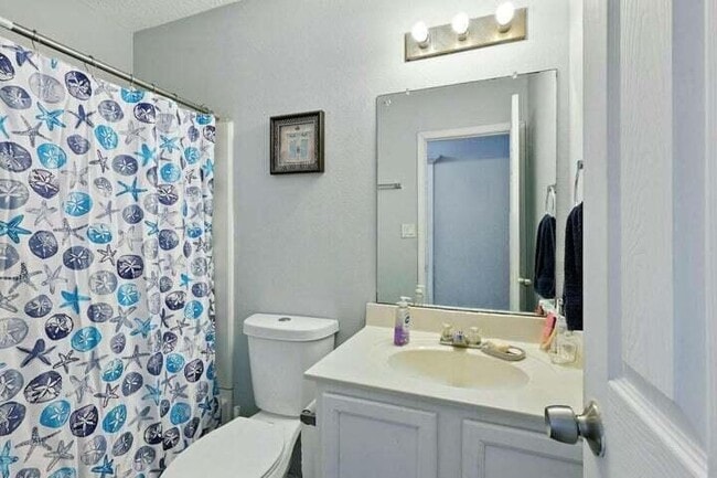 Building Photo - 404 Lindsay Pl SW