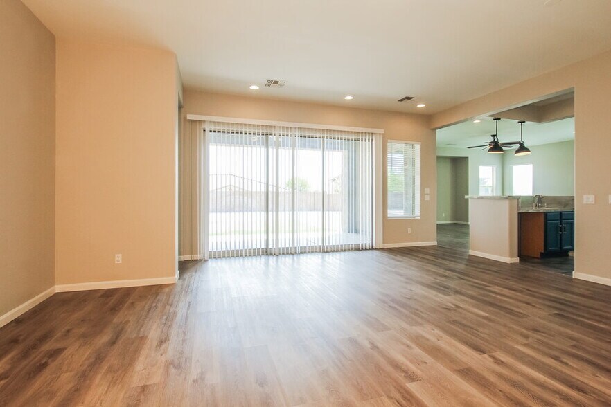 Building Photo - 5113 N 194th Dr