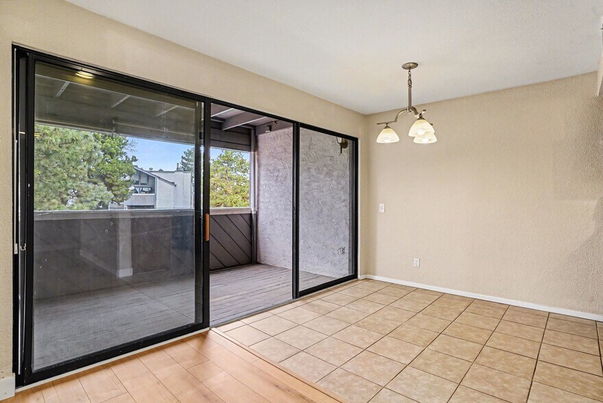 Building Photo - 9867 E Peakview Ave
