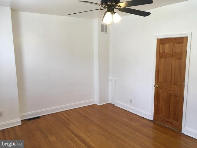 Building Photo - 2477 W Cold Spring Ln
