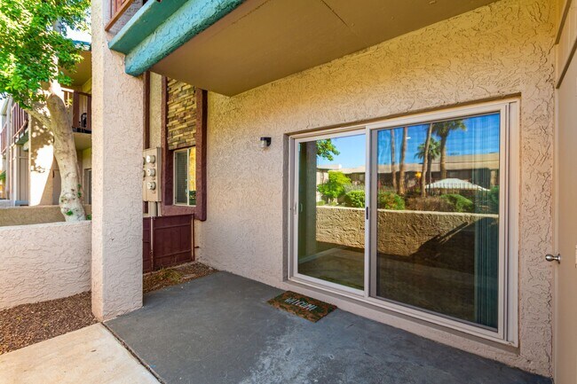 Building Photo - Remodeled 2-Bedroom, 2-Bath Condo in Prime Scottsdale Location