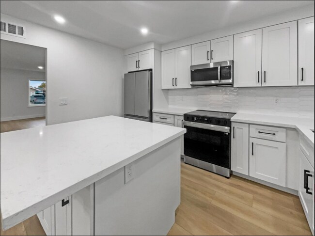 Building Photo - 7952 Summerplace Dr