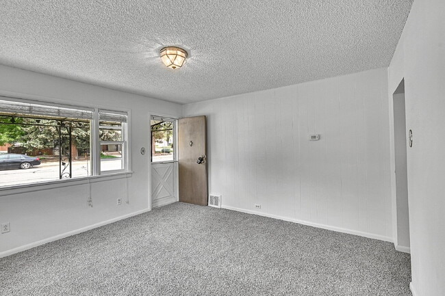 Building Photo - $3,500- Location! 2 Bed 2.5 Bath 2 Non-Con...