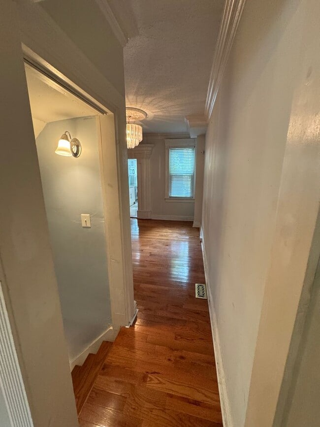 Building Photo - Charming 2 Bedroom 2 Bathroom House in Lawrenceville!