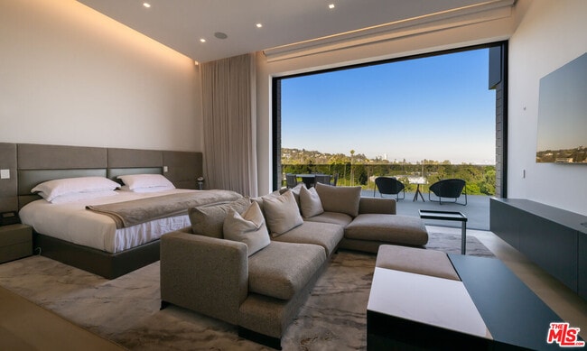 Building Photo - 1140 Summit Dr