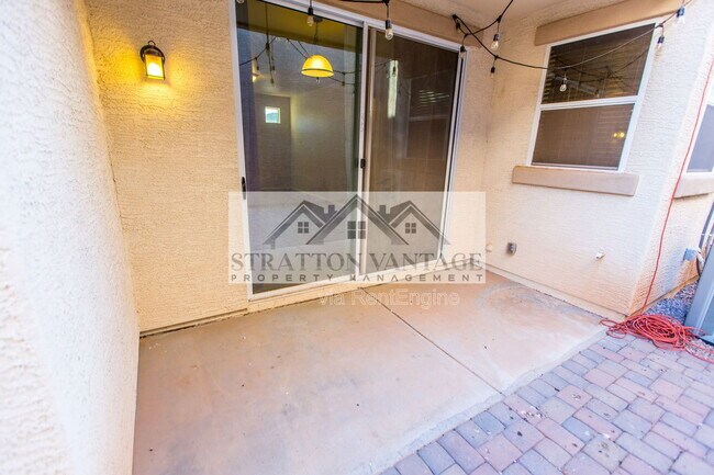 Building Photo - 976 S Adam Way