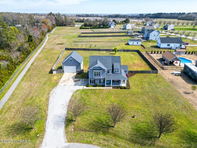 Building Photo - 101 E Point Estates Ct