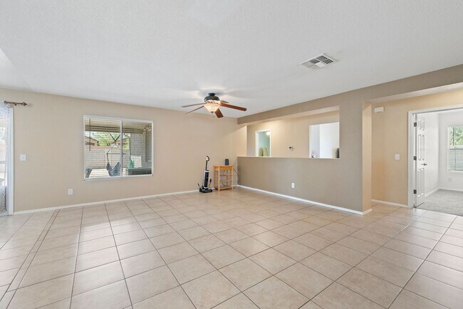 Building Photo - 5840 E Tercel Dr