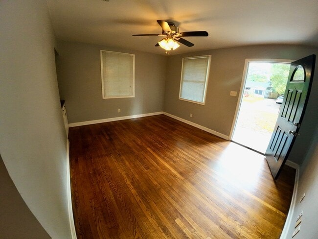 Building Photo - 3/1 Brick Home Near USA Campus w/ Carport & Fenced-In yard