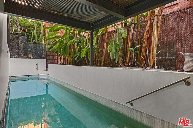 Building Photo - 7 Vicente Ter