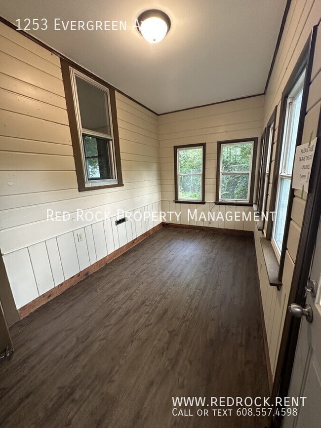 Building Photo - 1253 Evergreen Ave