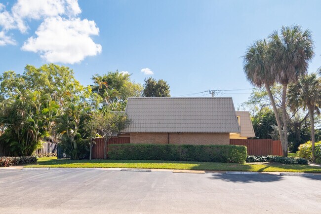 Building Photo - 1700 Embassy Dr