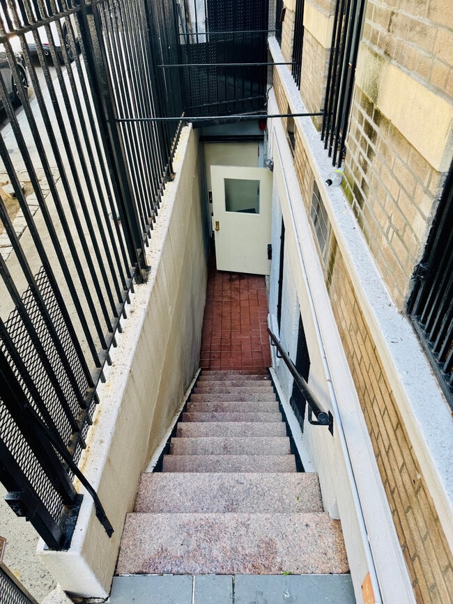 Building Photo - 65 W 107th St