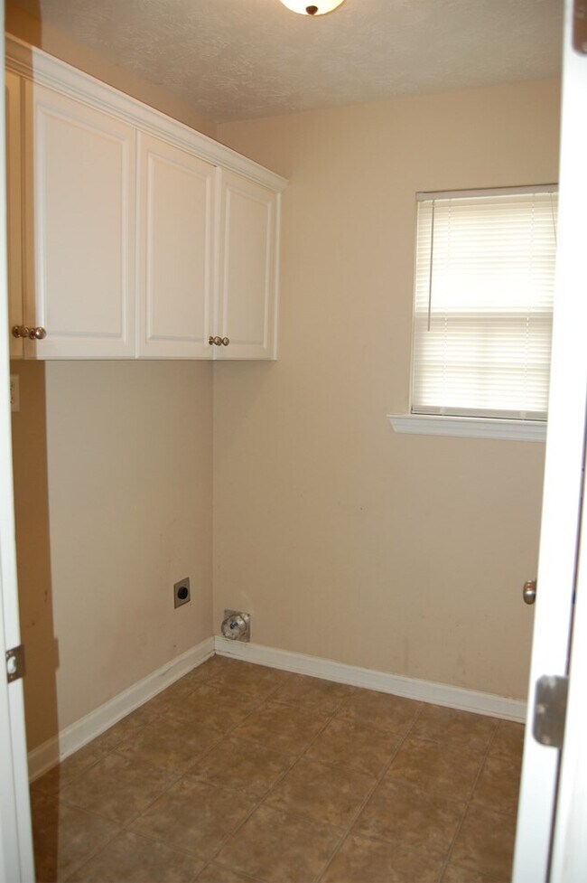 Building Photo - 900 Watsonia Dr