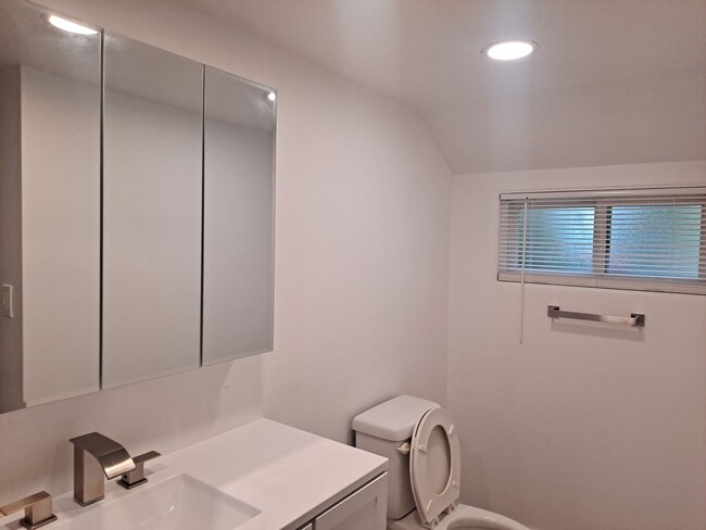 Building Photo - 401-405 Westbourne St