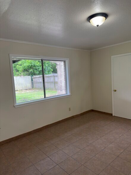 Building Photo - 214 Guidry Rd