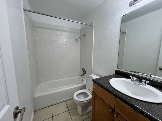 Building Photo - 138 Lewfield Cir