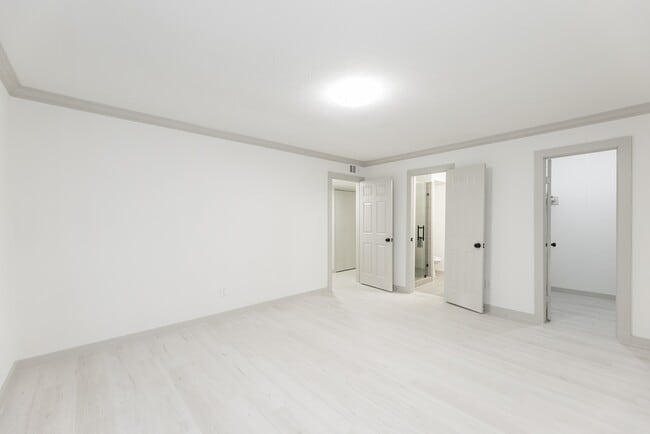 Building Photo - 7115 Falling Waters Dr