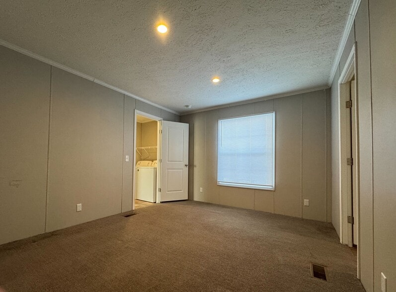 Building Photo - 2002 Heron Dr NW