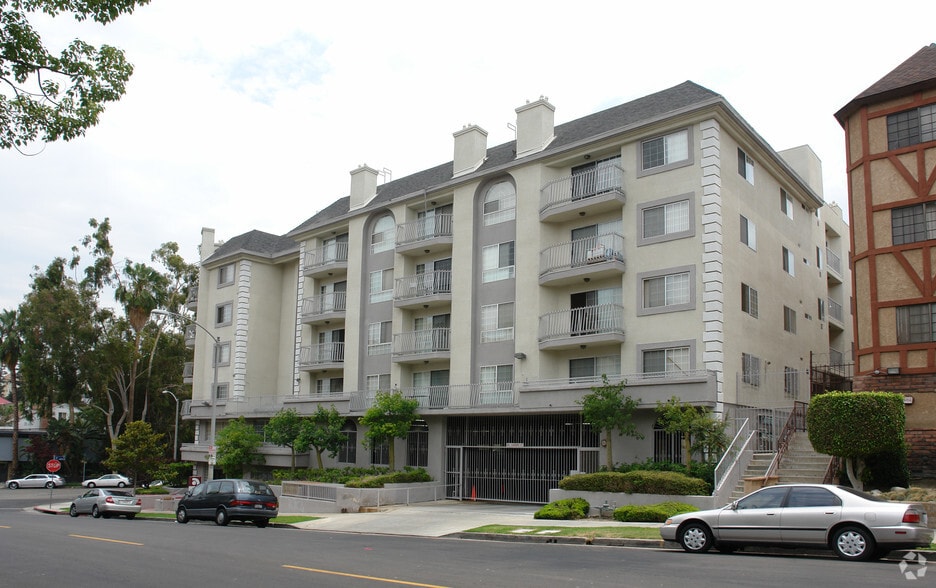 Building Photo - 400