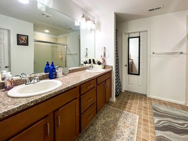 Building Photo - Stonegate 4bd 3ba 2,265sq.ft. - built in 2019 - FOR RENT!