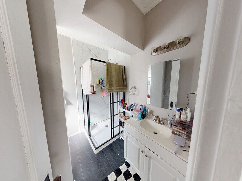 Building Photo - 1623 Hopkins Ave