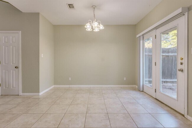 Building Photo - 2100 Pipers Field Dr