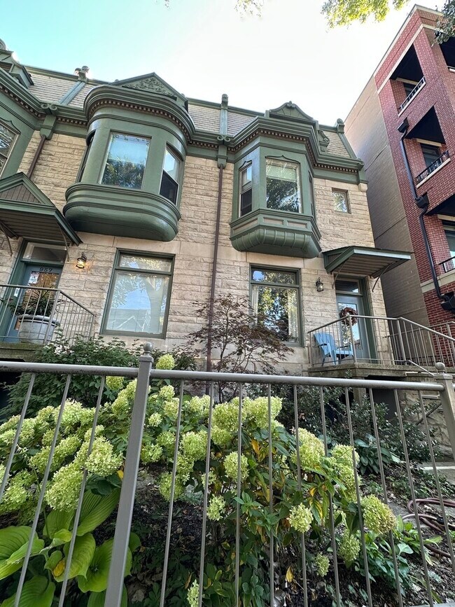 Building Photo - 957 W Montana St