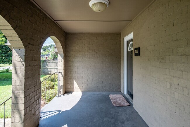 Building Photo - 432 27th St