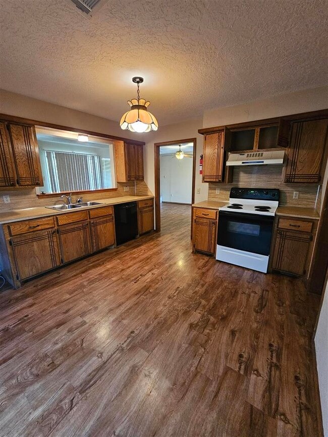 Building Photo - 5216 NW Ashby Ave