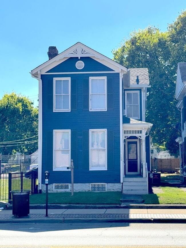 Primary Photo - 3 Bedroom Home in Downtown Hamilton